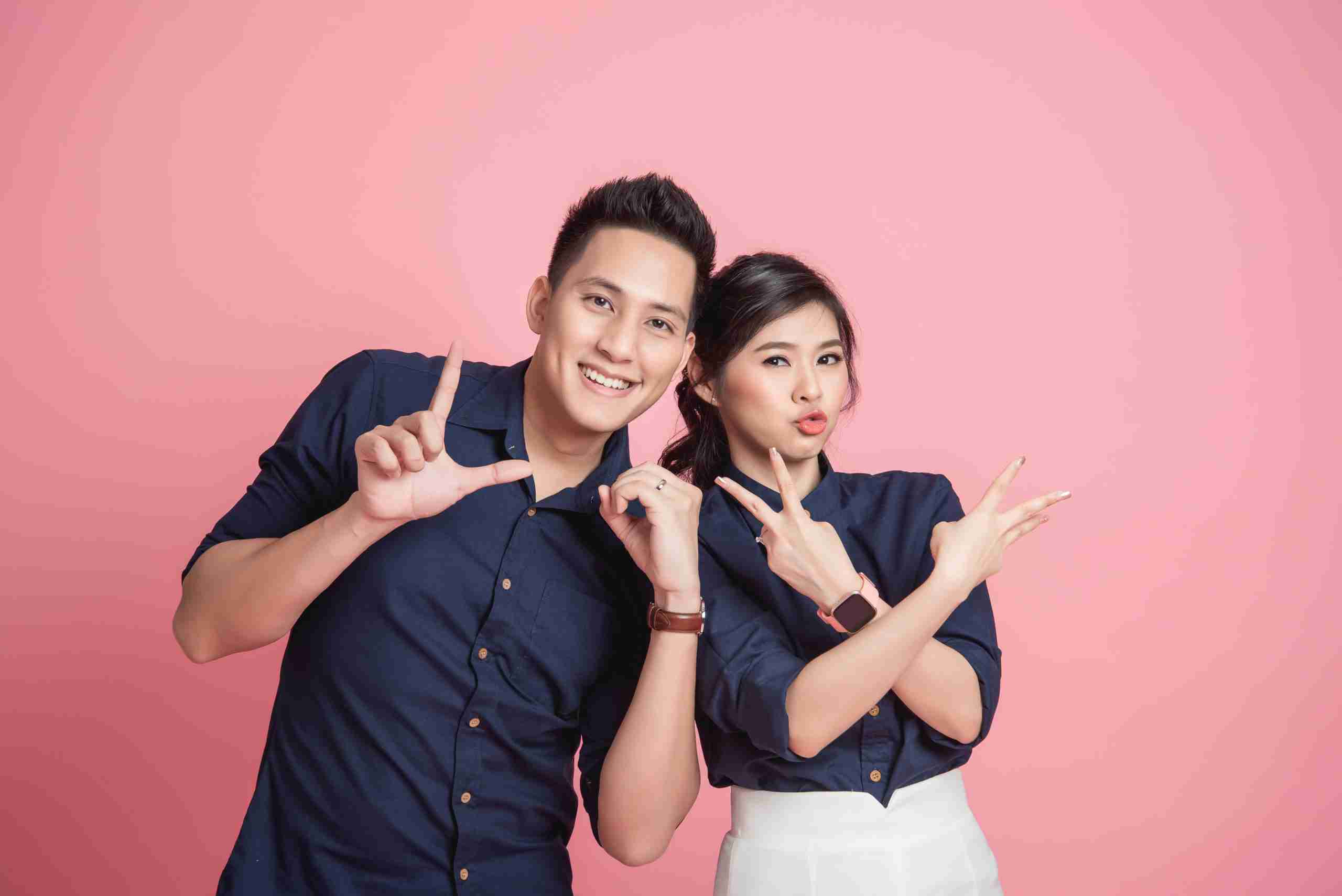 How do Happy Couples Stay Happy?